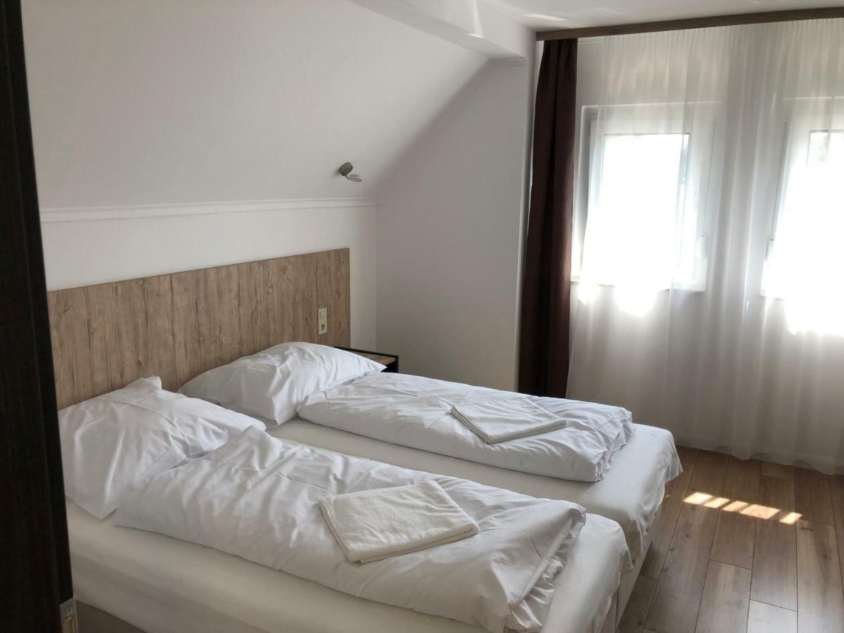 Duna Vendeghaz Hotel Fadd-Dombori ภายนอก รูปภาพ